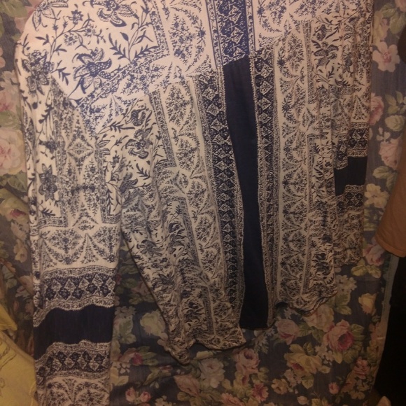 Akemi+Kin Long sleeve boho style top - Picture 2 of 5